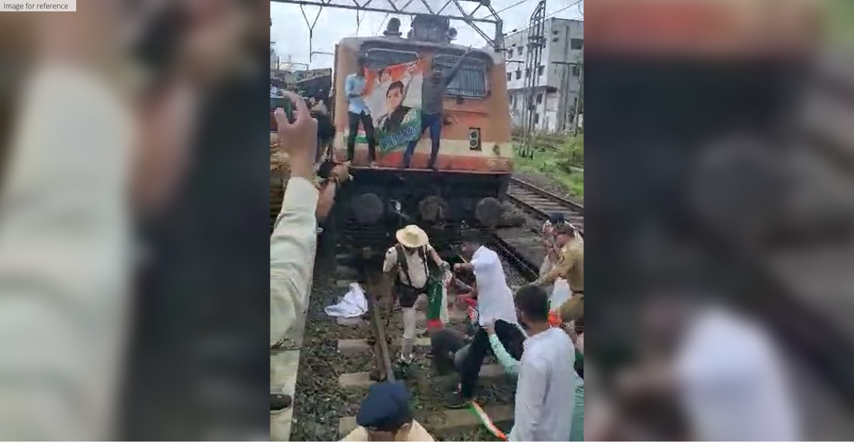 Mumbai: Congress workers attempt to stop train during protests against ED